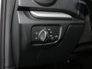 2020Limousine 35 TFSI Mȡ V п؅^