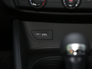 2020Limousine 35 TFSI Mȡ V п؅^