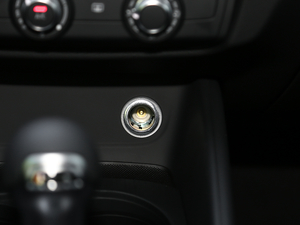 2020Limousine 35 TFSI Mȡ V п؅^