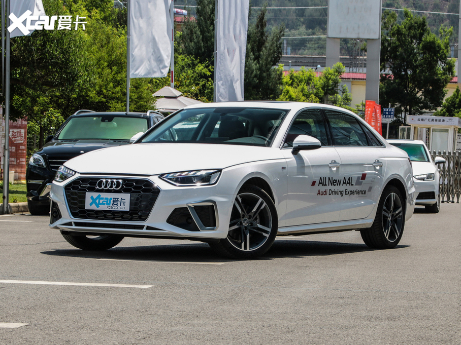 2020WA4L 40 TFSI quattro AӸ