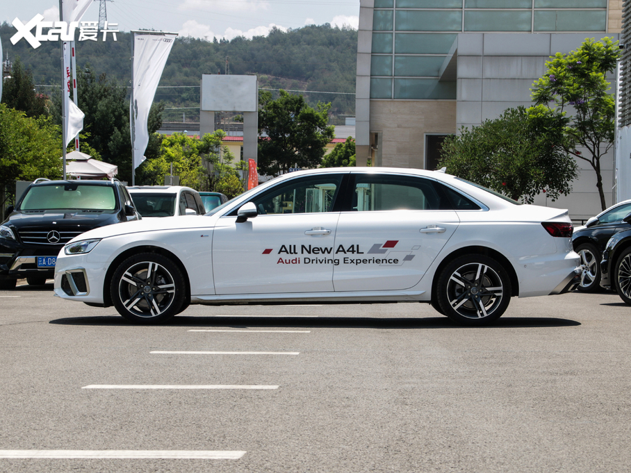 2020WA4L 40 TFSI quattro AӸ