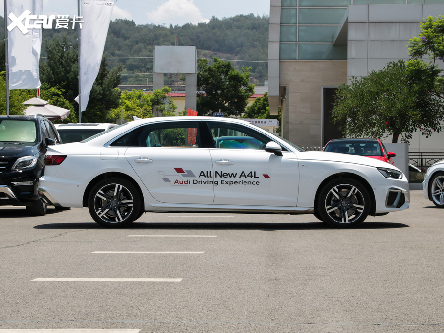 2020WA4L 40 TFSI quattro AӸ