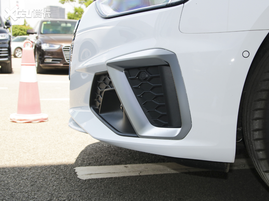 2020WA4L 40 TFSI quattro AӸ