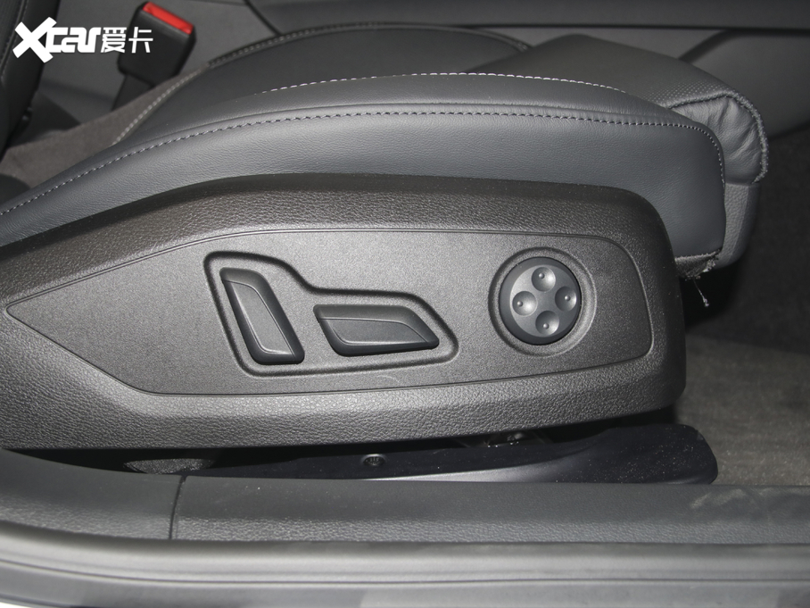 2020WA4L 40 TFSI quattro AӸ