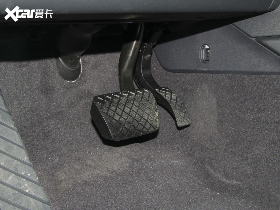 2020WA4L 40 TFSI quattro AӸ