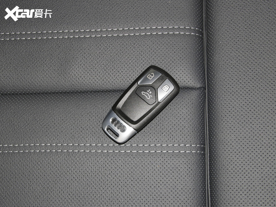 2020WA4L 40 TFSI quattro AӸ