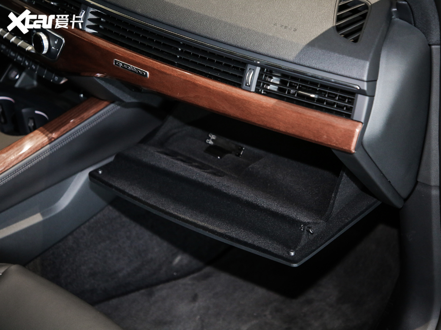 2020?yun)WA4L 40 TFSI quattro A