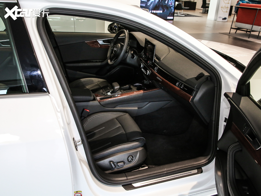 2020��W��A4L 40 TFSI quattro ���A������