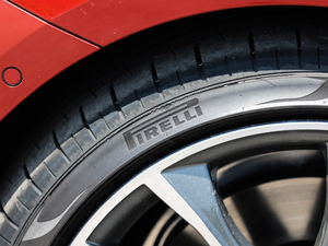 202045 TFSI quattro xӸ ݆̥Ʒ