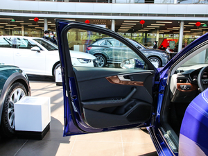 202040 TFSI quattro A {λ܇T