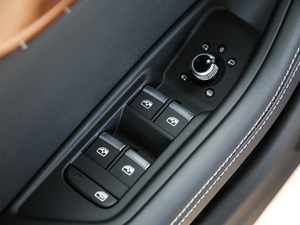 202040 TFSI quattro A {܇ƅ^(q)	