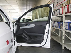 202040 TFSI quattro AӸ g