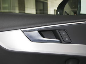 202040 TFSI quattro AӸ g