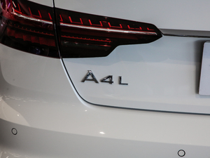 202040 TFSI quattro A ^