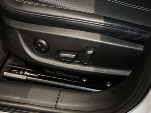 202040 TFSI quattro A {{