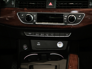 202040 TFSI quattro A п؅^(q)