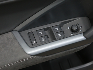 202045 TFSI quattro A {܇ƅ^	