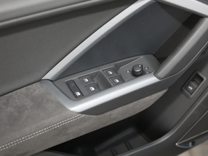 202045 TFSI quattro  {܇ƅ^	