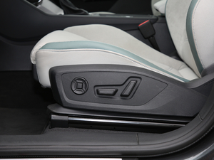 202045 TFSI quattro A {{