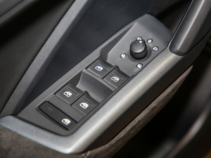 202040 TFSI r {܇ƅ^	