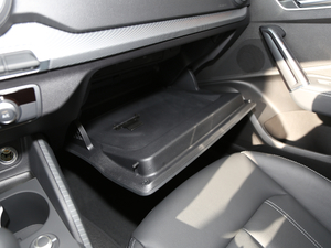 2020款35TFSI 豪华致雅型 手套箱
