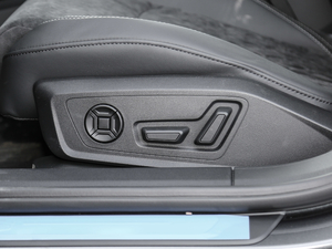 202055 TFSI quattro Ӹ {{