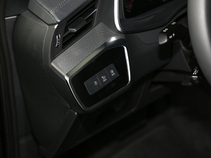 202045 TFSI xӸ п؅^