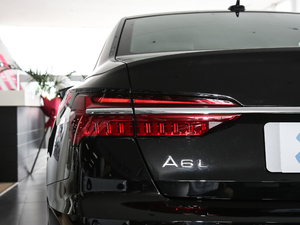 202045 TFSI quattro Ӹ ^