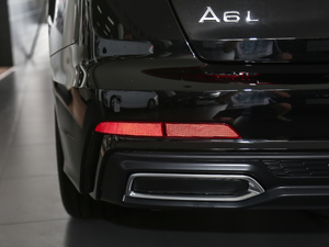 202045 TFSI quattro Ӹ ^