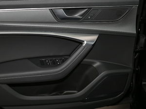 202045 TFSI quattro Ӹ g