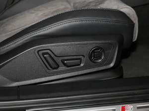 202045 TFSI quattro Ӹ g