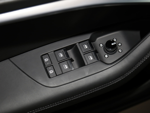 202045 TFSI quattro Ӹ {܇ƅ^	