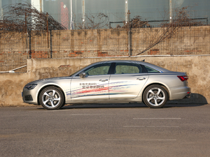 202045 TFSI quattro  ȣ