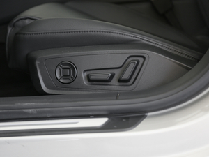 202045 TFSI quattro  {{