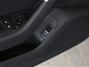 202045 TFSI quattro  п؅^