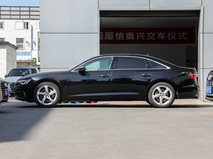 202045 TFSI quattro  ȣ