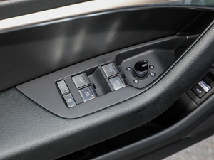 202045 TFSI quattro  {܇ƅ^	