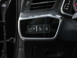 202045 TFSI quattro  п؅^