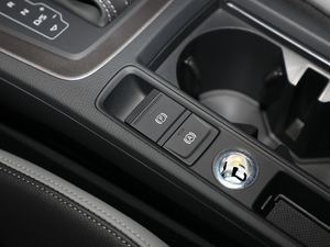 2020款40 TFSI 时尚动感型 驻车制动器