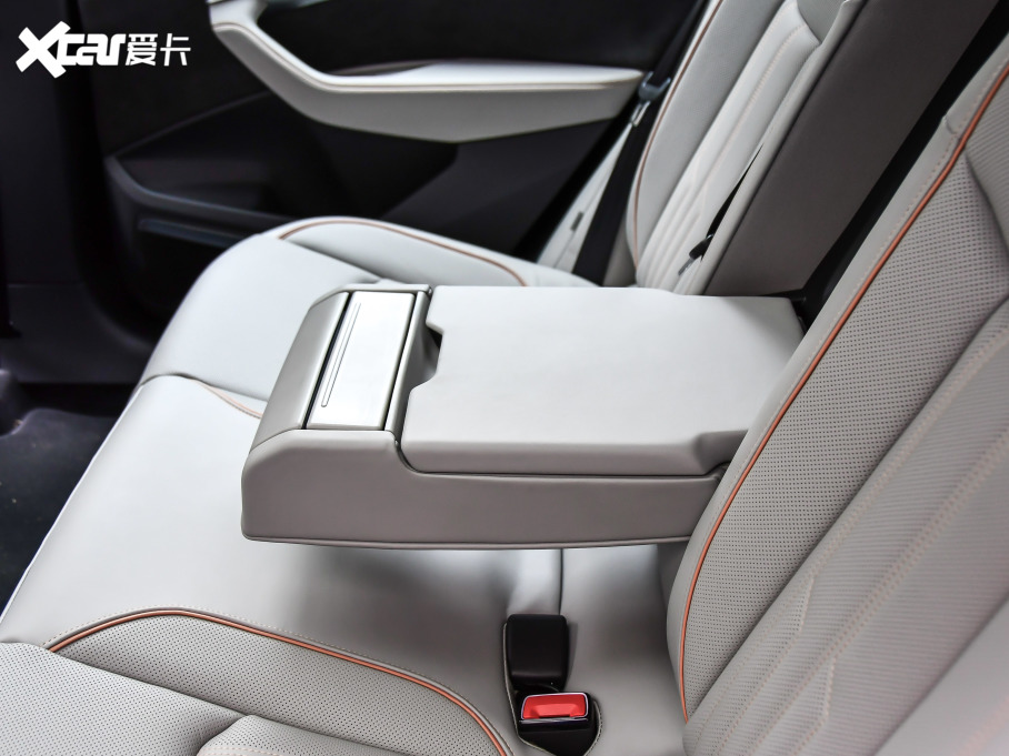 2021��?yu��n)W��e-tron 50 quattro ������