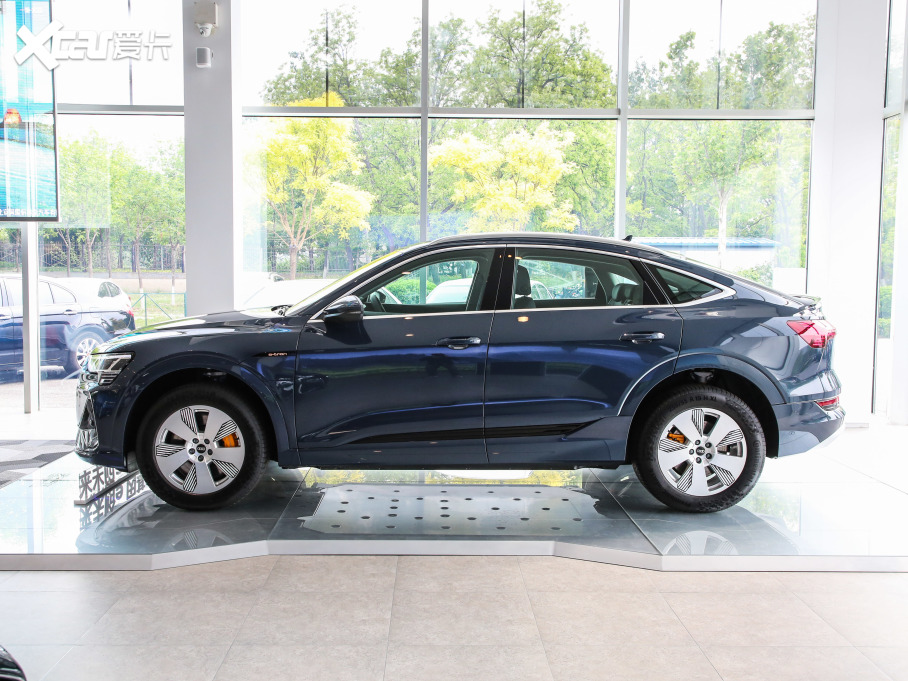 2021We-tron(M) Sportback 55 quattro A