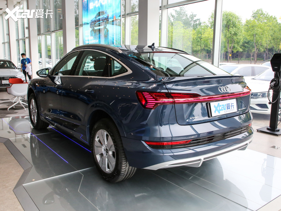 2021We-tron(M) Sportback 55 quattro A