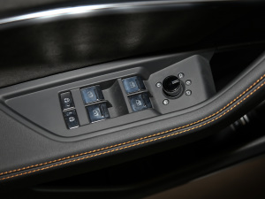 202150 quattro x {܇ƅ^	