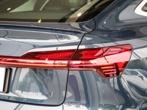 2021��Sportback 55 quattro ���A�� �������^