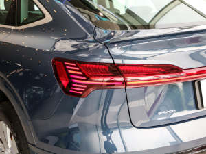 2021��Sportback 55 quattro ���A�� ����(ji��)���^