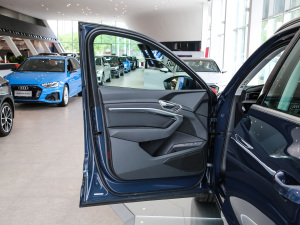 2021��Sportback 55 quattro ���A�� ���g����