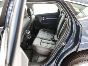 2021��Sportback 55 quattro ���A�� ���g����