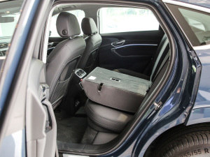 2021��Sportback 55 quattro ���A�� ���g����