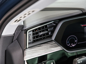 2021��Sportback 55 quattro ���A�� �п؅^