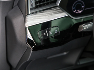 2021��Sportback 55 quattro ���A�� �п؅^